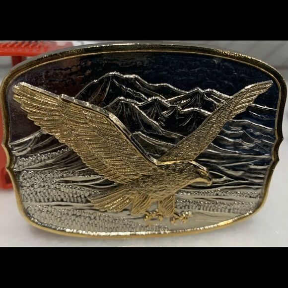 Bald Eagle Belt Buckle - Silver & Gold Tone - Picture 1 of 4